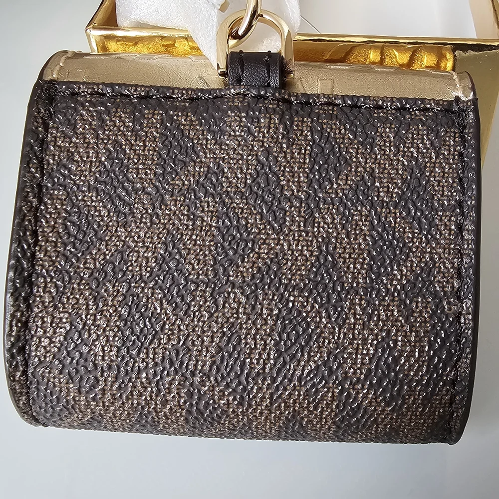 Michael Kors Airpods Pro Case - Picture 4 of 9